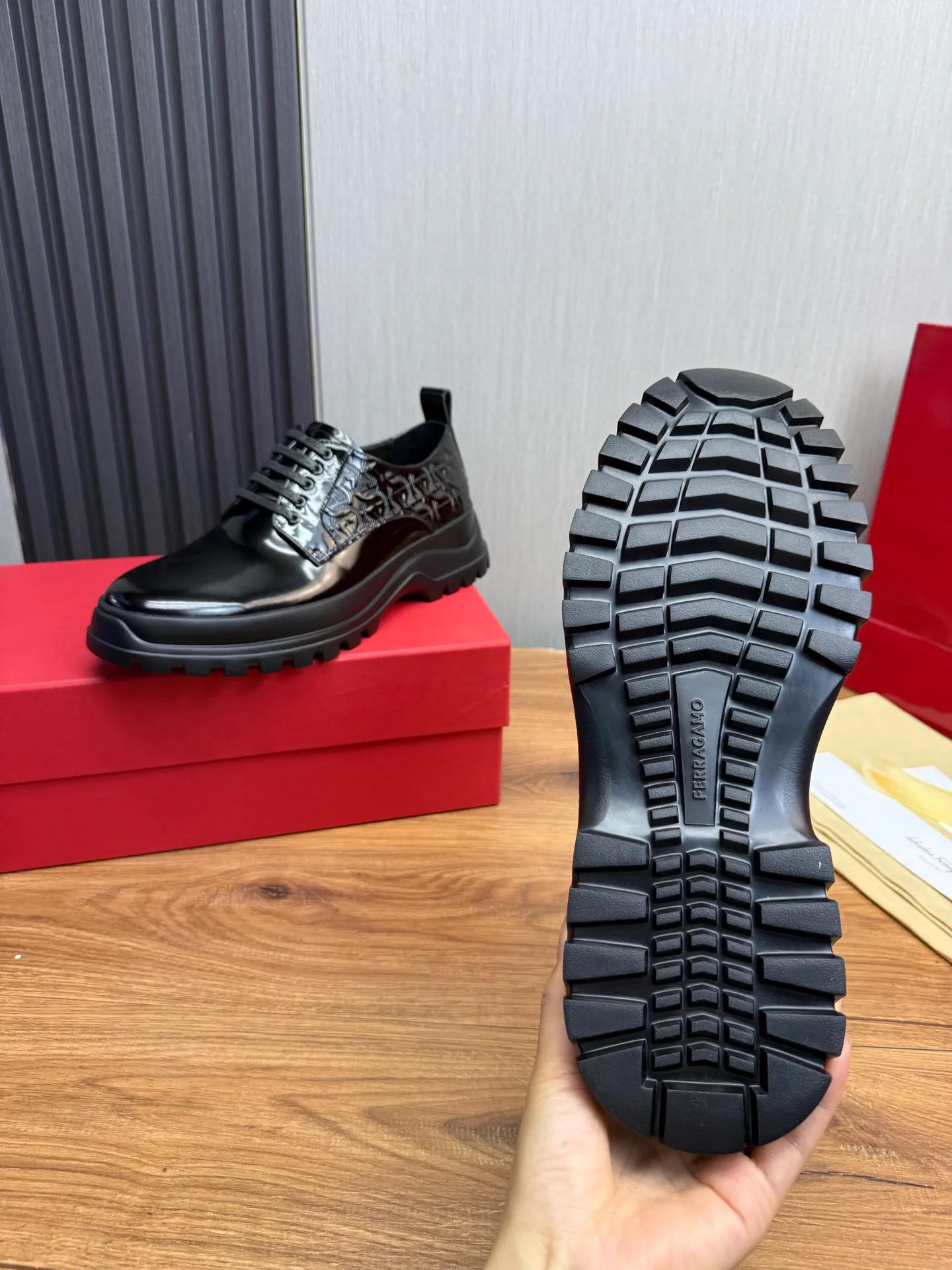 Men's shoes 💰880💰 Ferragamo. [Ferragamo] Men's Loaf leather shoes, the latest hot style, 1:1 original purchase quality, top quality, imported open-edge beaded cowhide leather on the upper, hand-made three-dimensional stitching highlights the round toe design, the inner feet are made of imported cowhide, with original wear-resistant rubber outsole, matching code 39-44, (38, 45 custom-made, non-refundable)